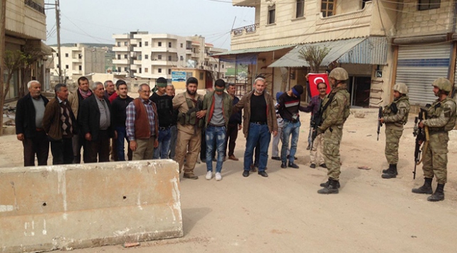Afrin halkı 18 teröristi Türk askerine teslim etti