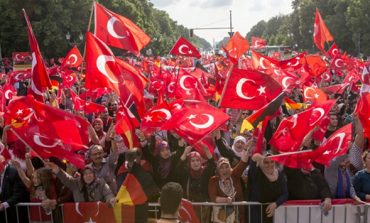 Almanya'daki Türkler tasarıya karşı tek yürek