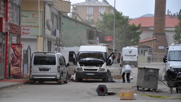 Muş’ta 1 ton patlayıcı yüklü minibüs ele geçirildi