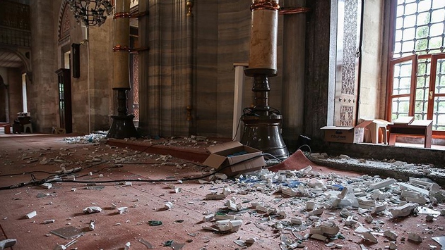 Vezneciler’deki asırlık camilerde hasar oluştu