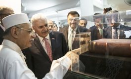 Başbakan Yıldırım'dan Singapur'da tarihi camiye ziyaret