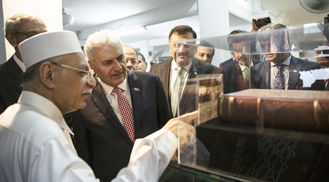 Başbakan Yıldırım’dan Singapur’da tarihi camiye ziyaret