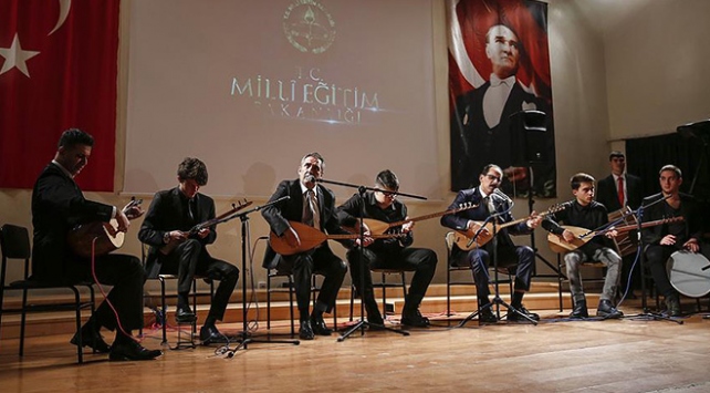 Cumhurbaşkanlığı Sözcüsü Kalın öğrencilere konser verdi