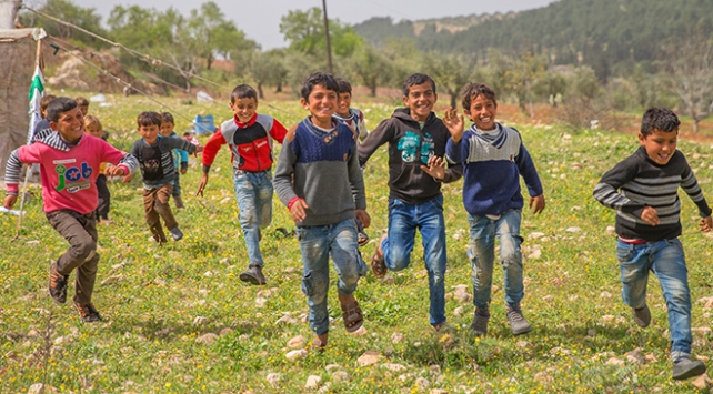 Afrinli çocuklar özgürlüğün tadını çıkarıyor