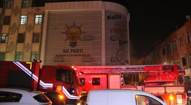 Konya’da AK Parti ilçe binasında yangın