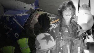 Motoru patlayan uçağı düşmekten kadın pilot kurtardı