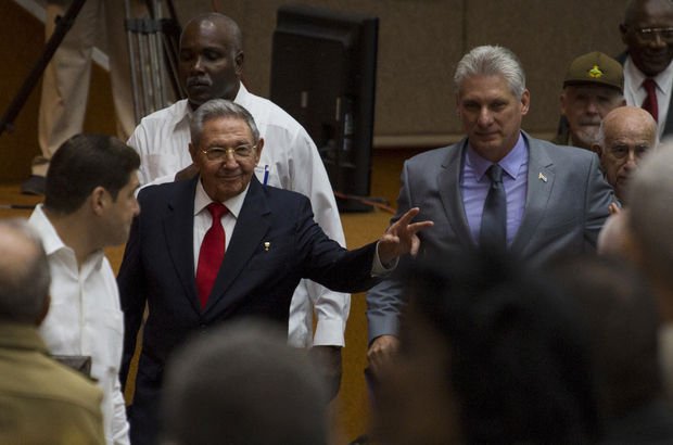 Küba’da bir devrin sonu